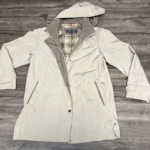Liz Claiborne Men's Tan Hooded Raincoat - Picture 7 of 10